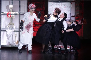 HÄNSEL UND GRETEL — production photo