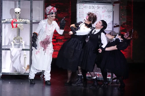 HÄNSEL UND GRETEL — production photo