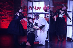 HÄNSEL UND GRETEL — production photo