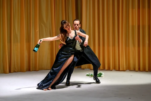 LA TRAVIATA — production photo