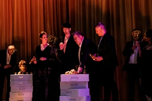 LA TRAVIATA — production photo