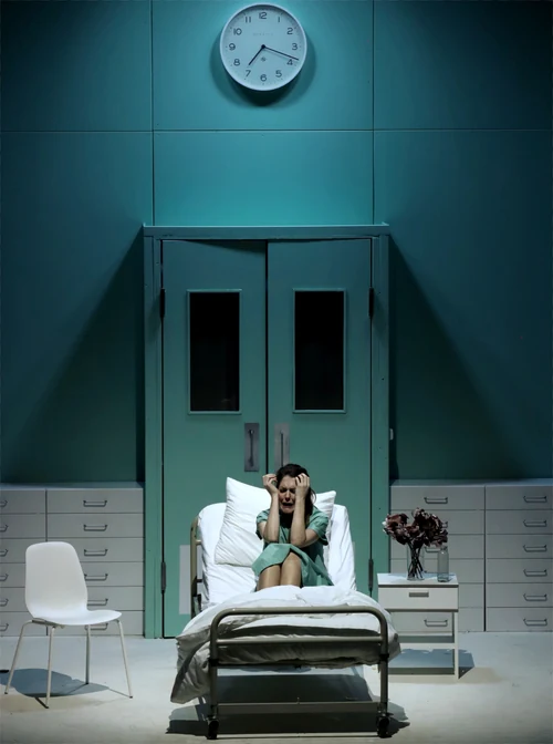 LA TRAVIATA — production photo