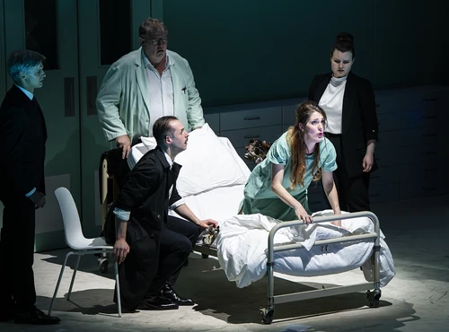 LA TRAVIATA — production photo