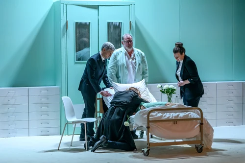 LA TRAVIATA — production photo
